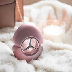 Mercedes-Benz Woman - Parfum élégant aux notes sucrées, florales et fruitées - Envo?tez les sens avec l'eau de toilette de luxe originale pour femmes en vaporisateur - Parfum infini de jour comme de nuit